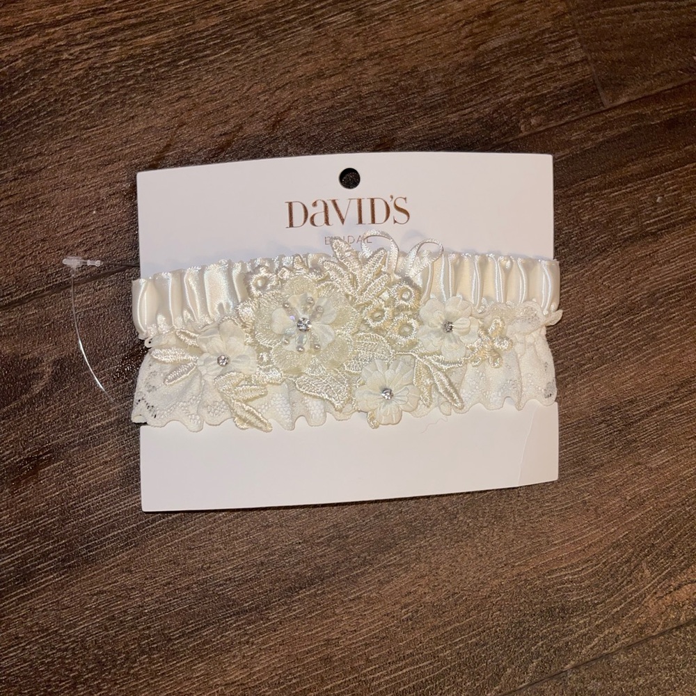 David’s Bridal Garter. NWT.